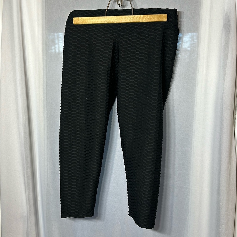 Scrunch butt Large capri leggings black